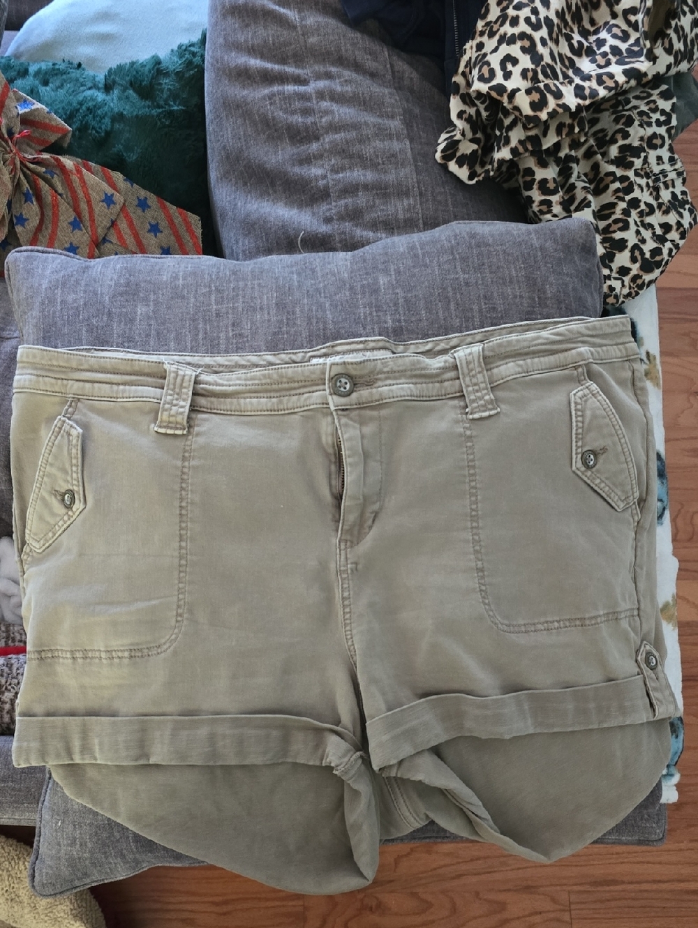 Torrid Khaki Roll-Cuff Utility Shorts Size 24